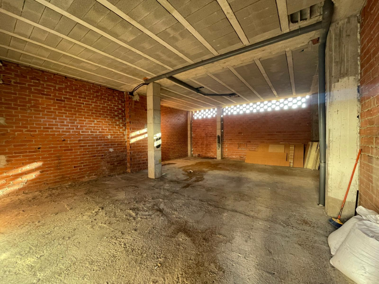 LOCAL COMERCIAL EN ALQUILER CABEZON DE LA SAL