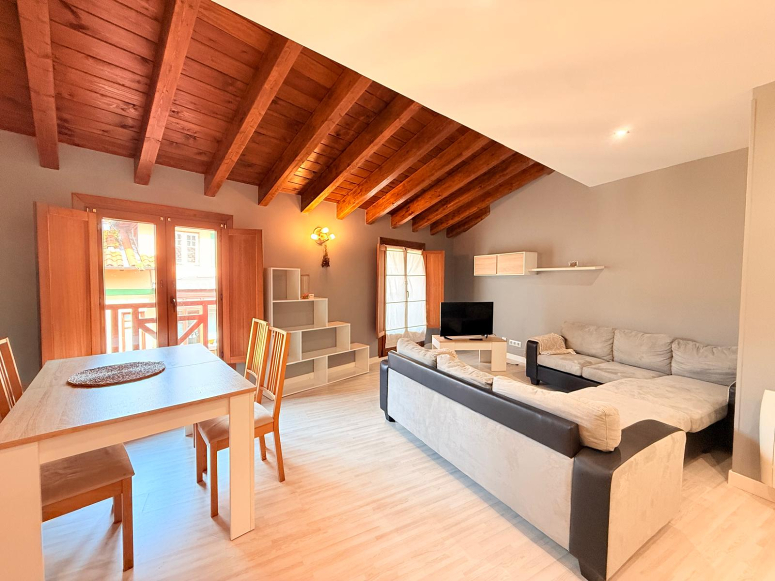 APARTAMENTO NUEVO Y AMUEBLADO EN CABEZON DE LA SAL