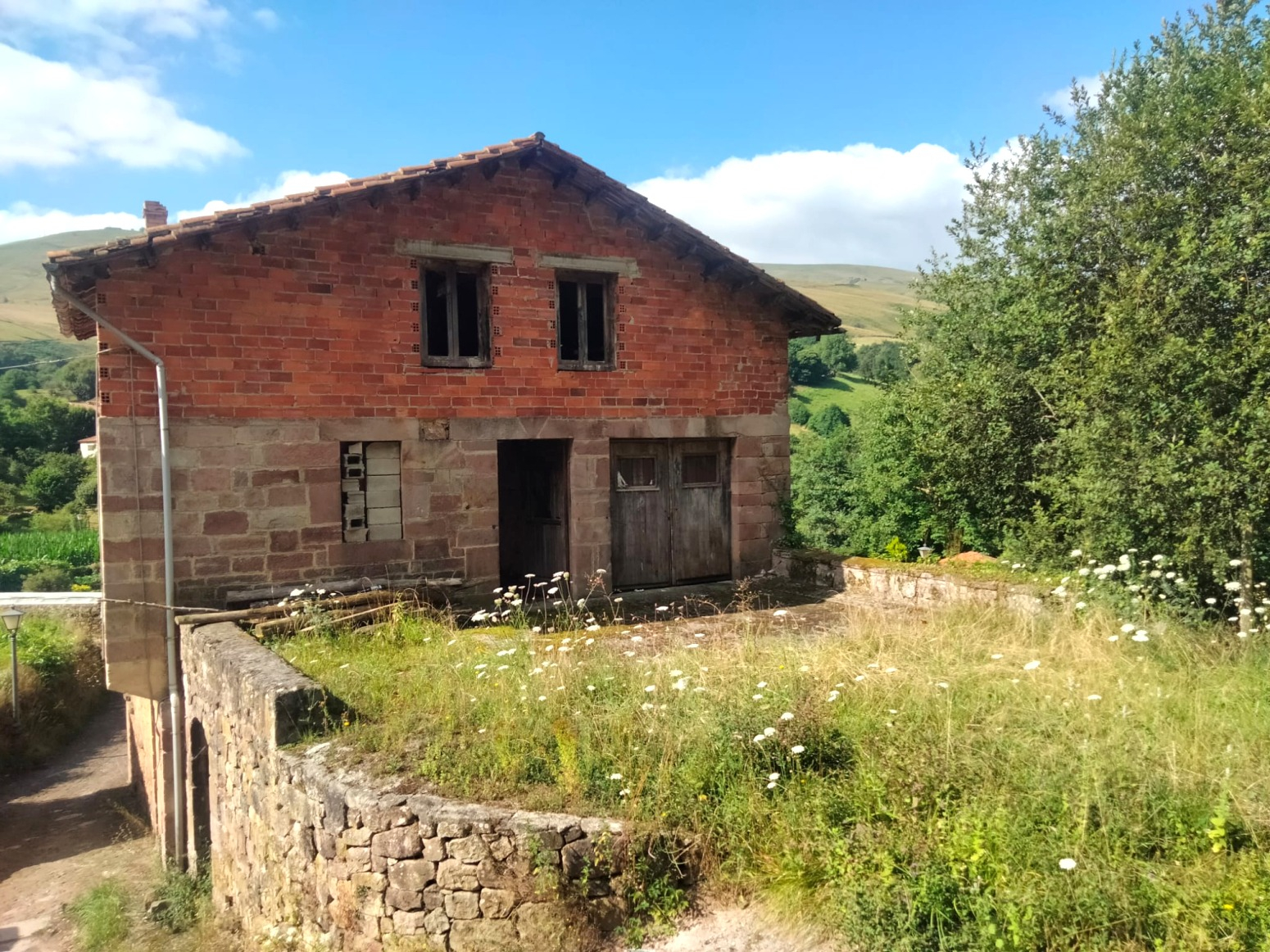 FANTASTICA CASA PARA REFORMAR EN CARMONA