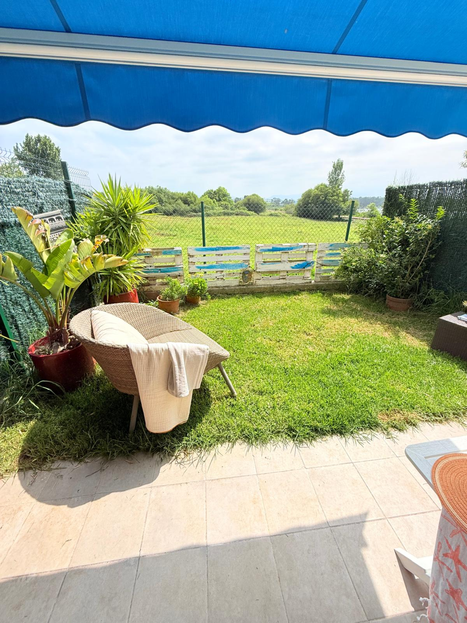 CHALET ADOSADO EN URBANIZACIÓN PRIVADA CON PISCINA COMUNITARIA, EN CUDÓN