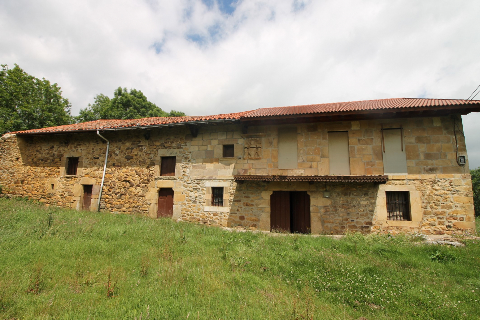 CASONA DE PIEDRA PARA REFORMAR EN POLACIONES
