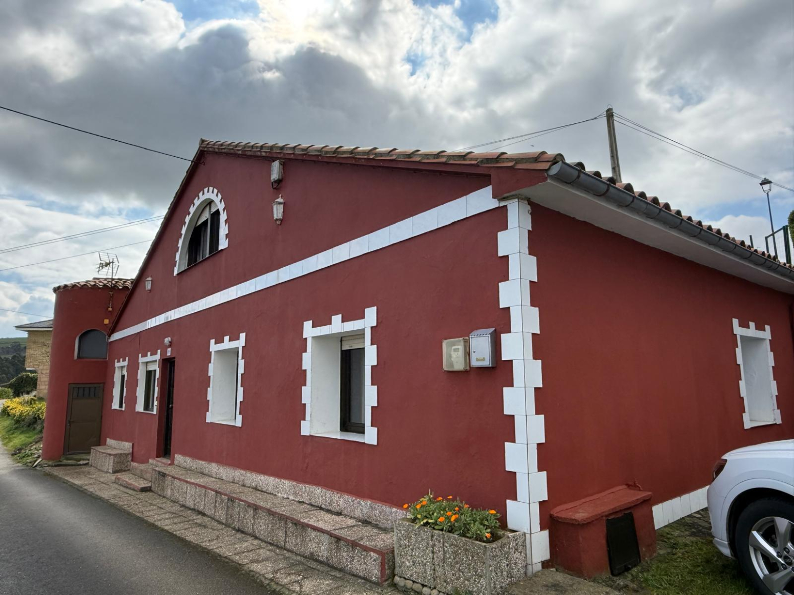 PRECIOSA CASA INDEPENDIENTE CON JARDIN EN UBIARCO