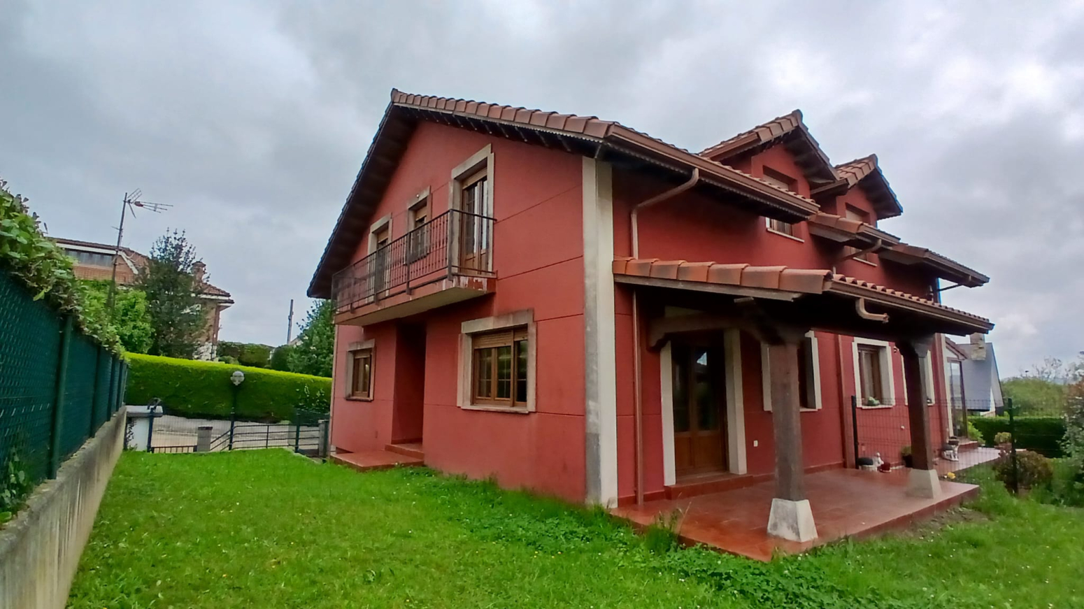 CHALET PAREADO EN HINOJEDO