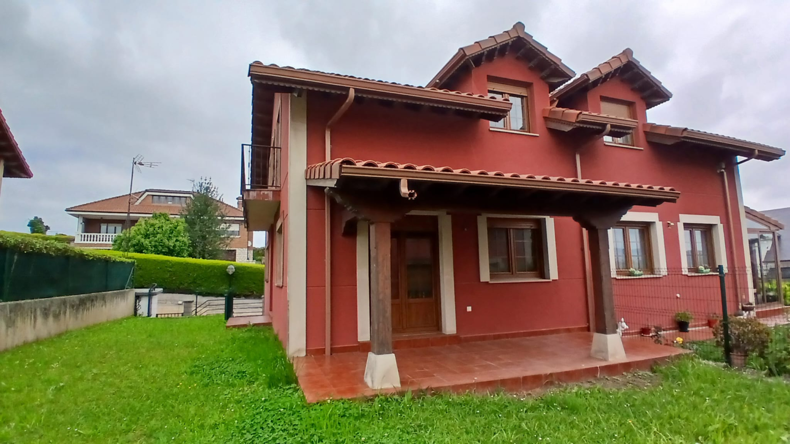 CHALET PAREADO EN HINOJEDO
