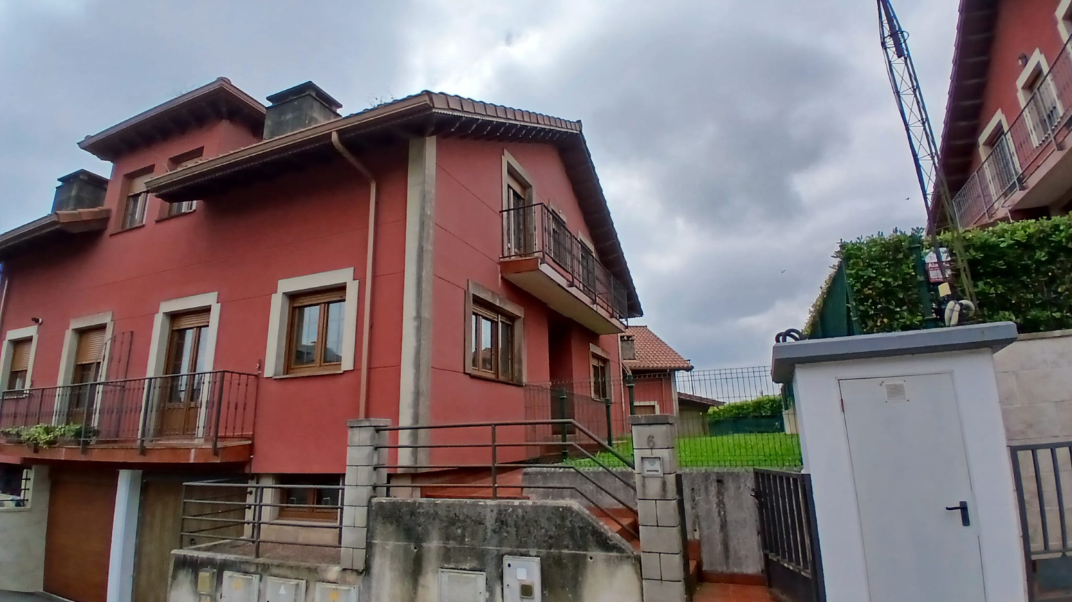 CHALET PAREADO EN HINOJEDO
