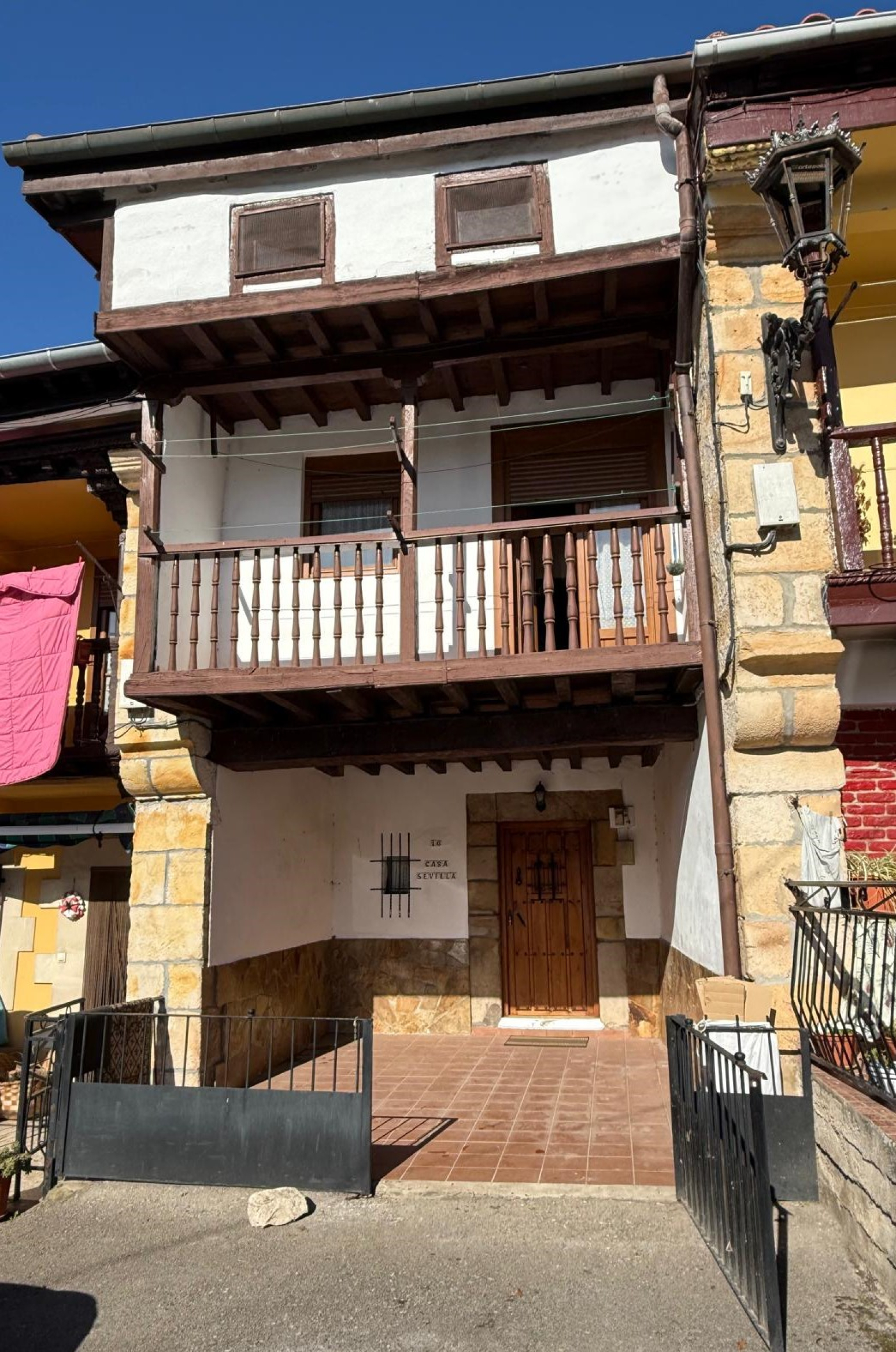 PRECIOSA CASA ADOSADA EN TOPORIAS, UDIAS
