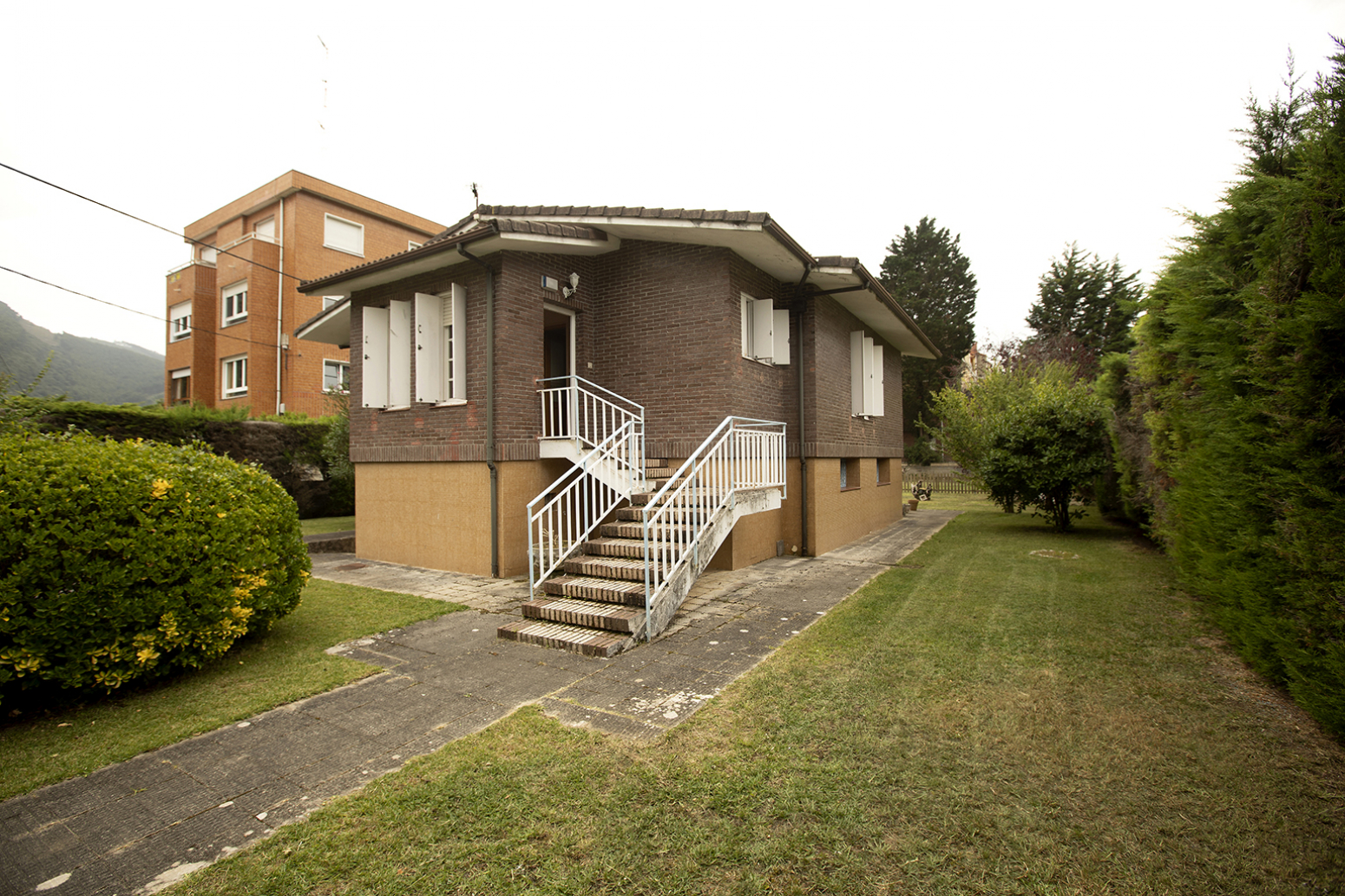 Casa con terreno en venta Oriñon