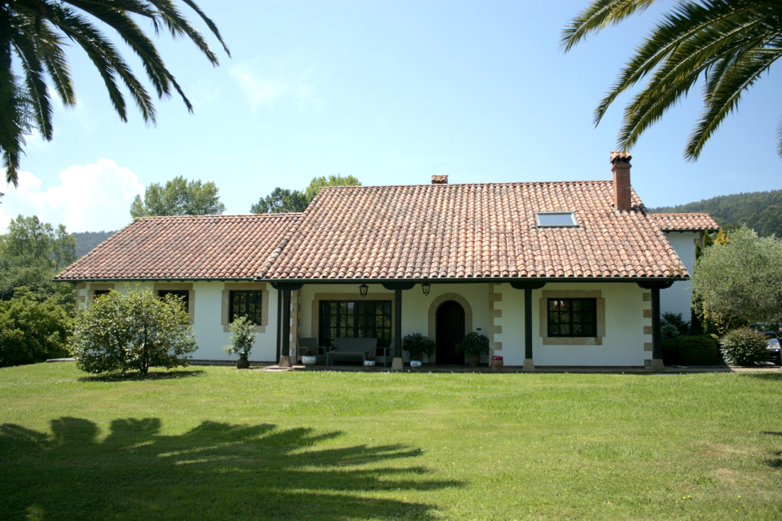 Chalet independiente cerca playa de Berria y Trengandin