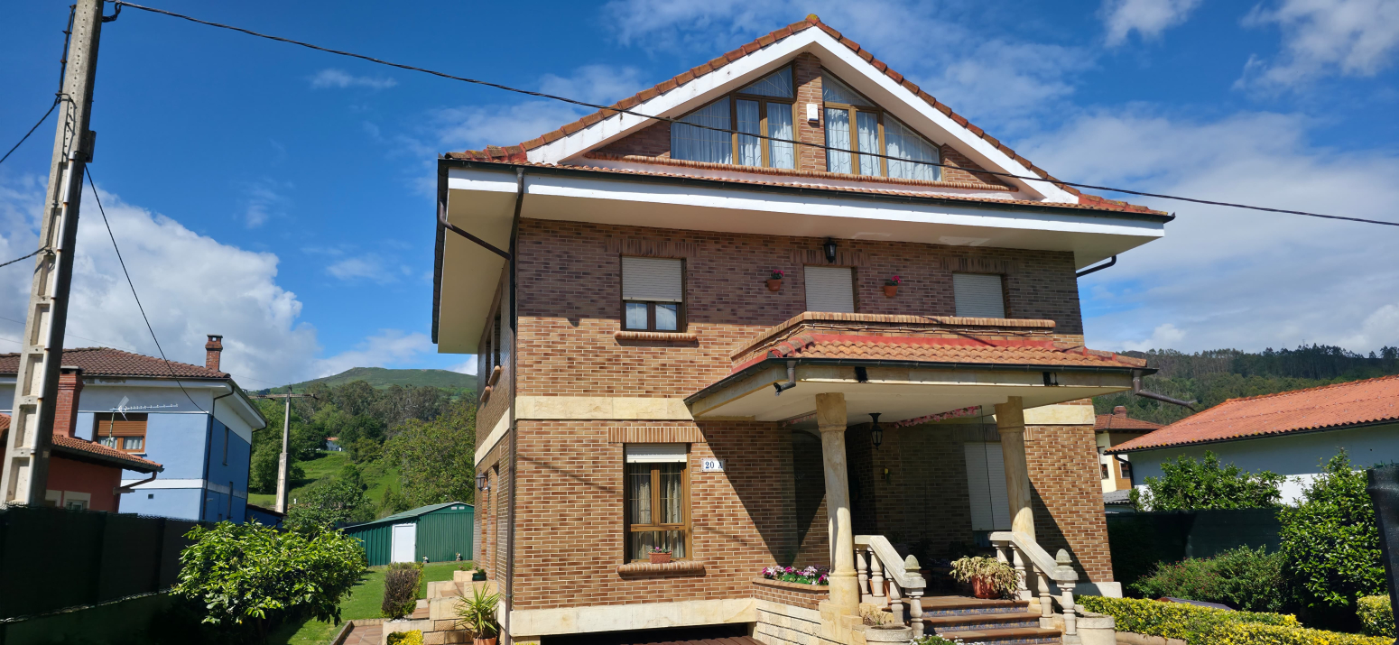 casa independiente con piscina