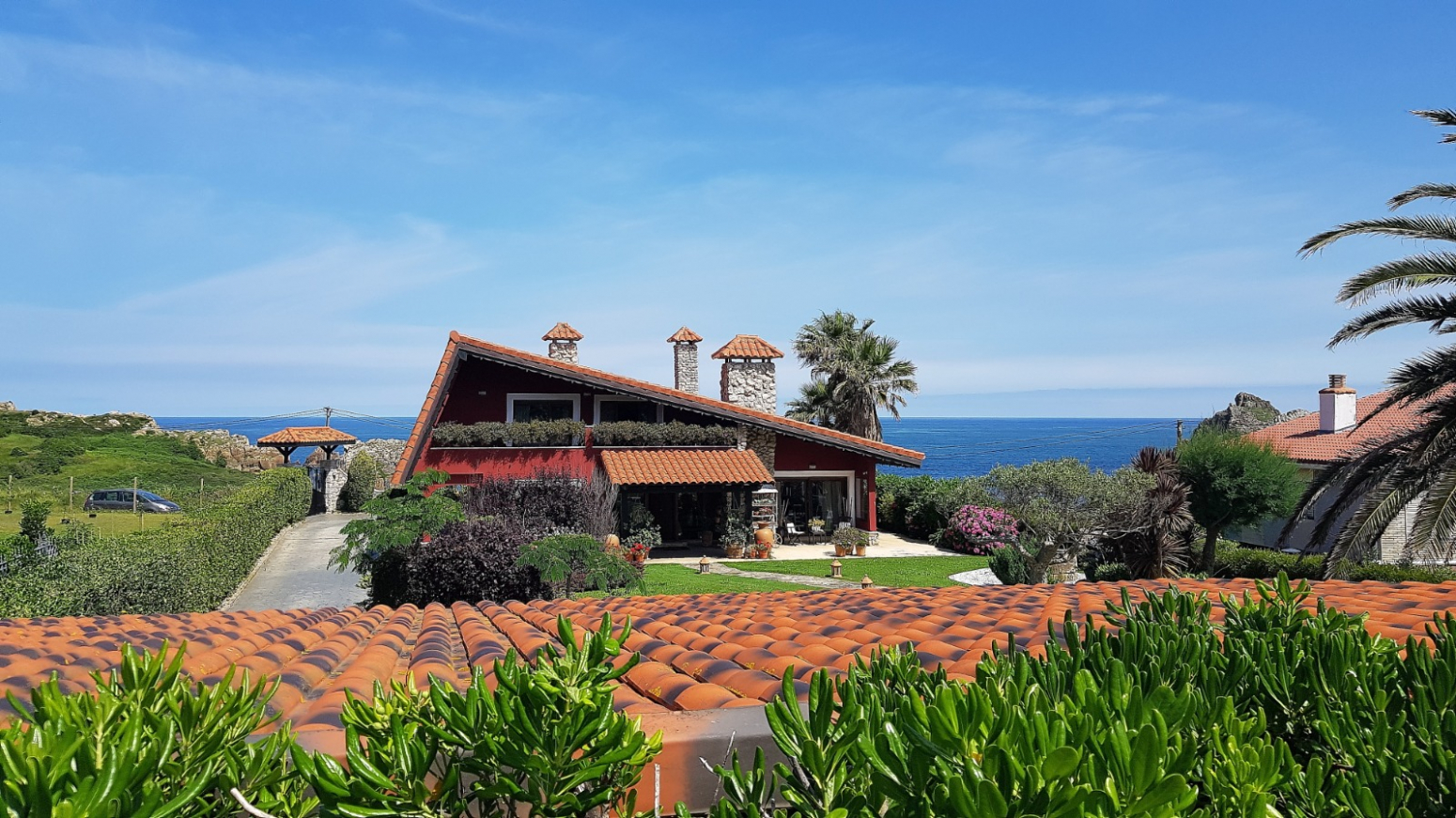 Exclusivo chalet independiente frente al mar