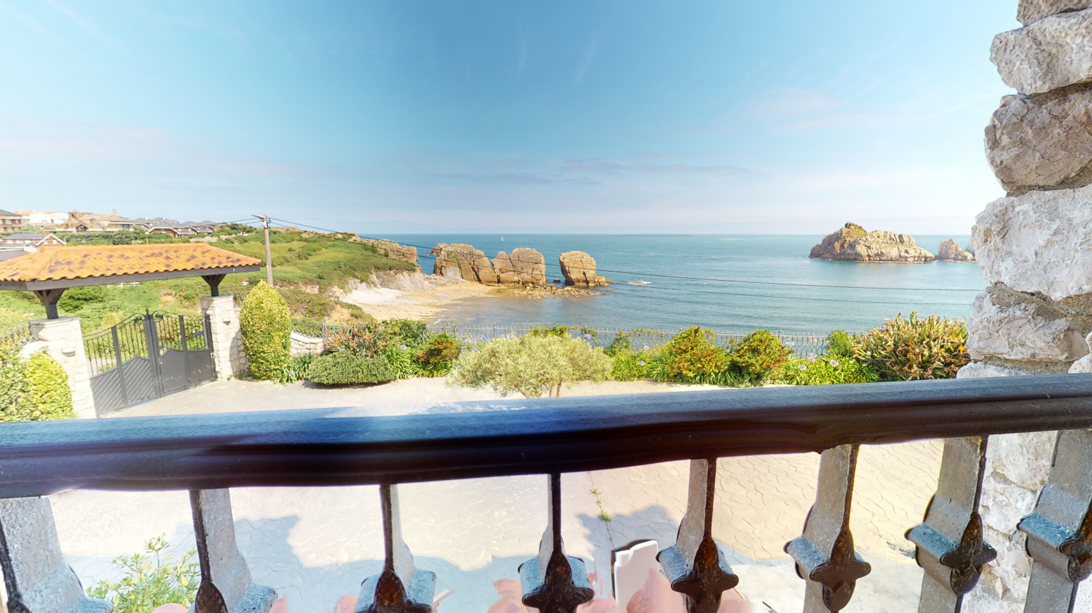 Exclusivo chalet independiente frente al mar