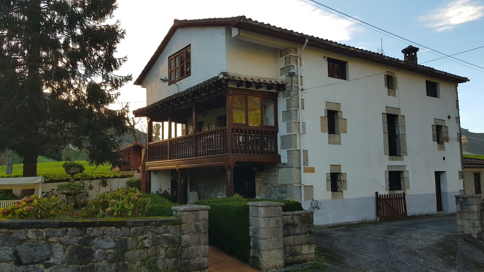 Casa independiente estilo montañesa