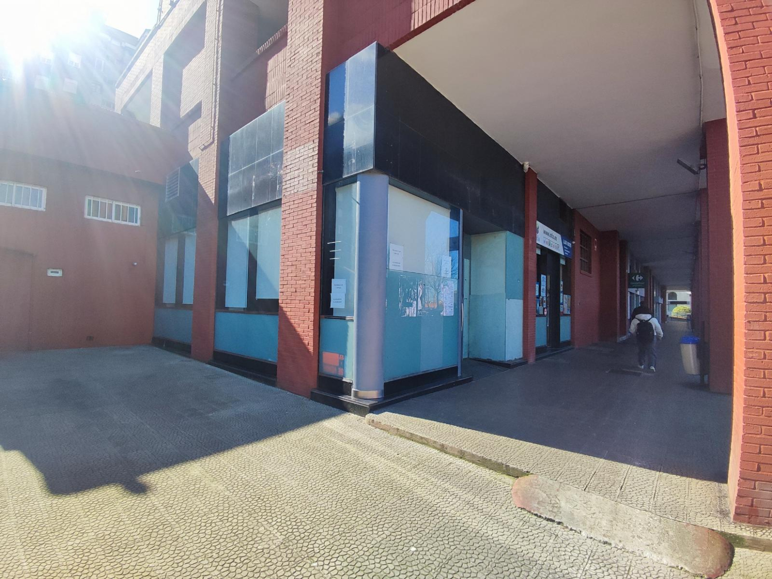 Local comercial a pie de calle frente a universidades 