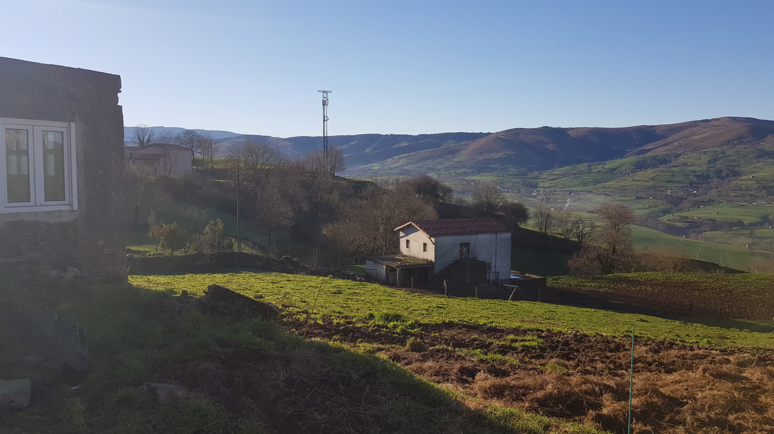 Finca mixta con una construccion de 248 m2