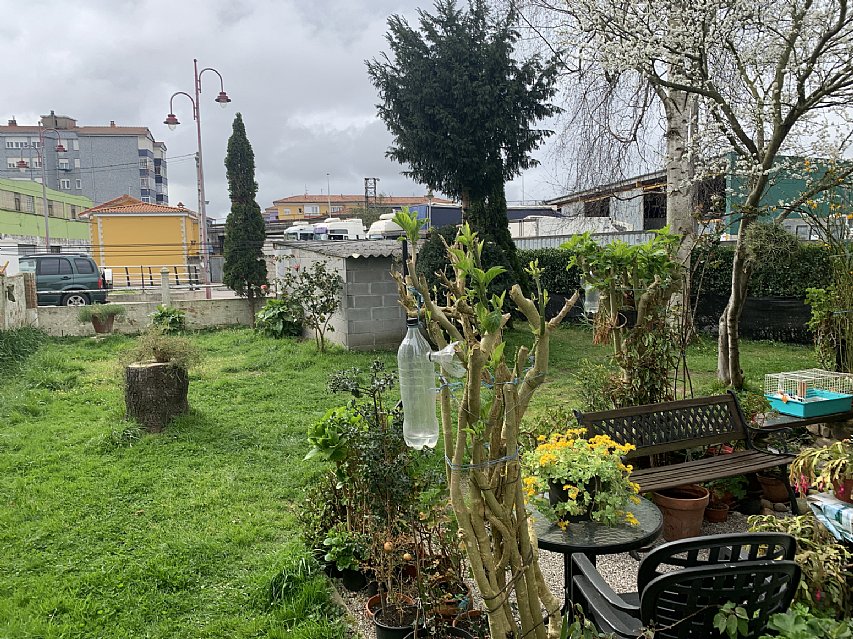 Casa indiviual de dos plantas con jardín en Barreda