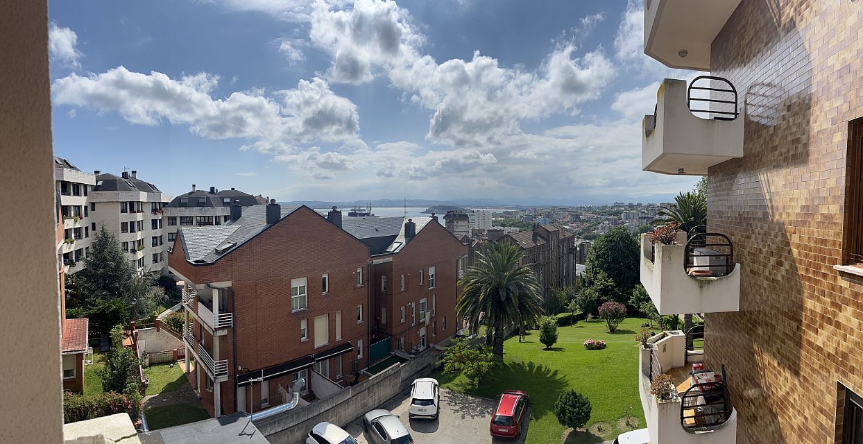 Piso de 3 hab y 2 baños con garaje y balcon en Valdenoja