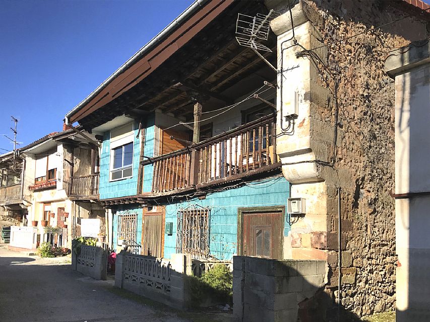 Estupenda casa al sur con terreno, garaje y muchas posibilidades