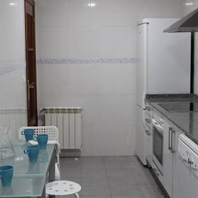 Piso reformado de 2 habitacion con garaje para alquiler temporal (septiembre-junio)