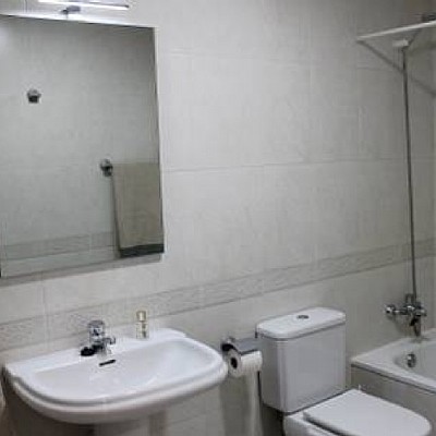 Piso reformado de 2 habitacion con garaje para alquiler temporal (septiembre-junio)