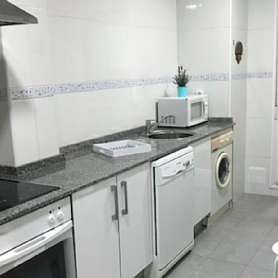 Piso reformado de 2 habitacion con garaje para alquiler temporal (septiembre-junio)
