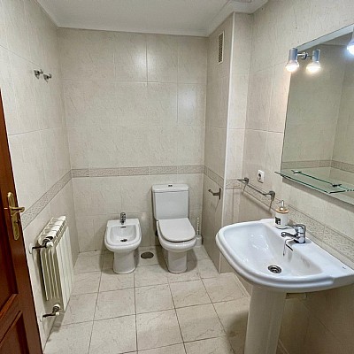 Se vende luminoso piso en Hoznayo, con piscina y muy bien ubicado. Se vende luminoso piso en Hoznayo, con piscina y muy bien ubicado.