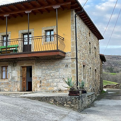 Conjunto de 2 chalets pareados con proyecto visado y licencia para reformar y con parcela de 2000 metros en plena naturaleza