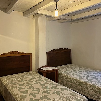 Conjunto de 2 chalets pareados con proyecto visado y licencia para reformar y con parcela de 2000 metros en plena naturaleza