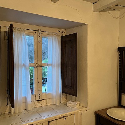 Conjunto de 2 chalets pareados con proyecto visado y licencia para reformar y con parcela de 2000 metros en plena naturaleza