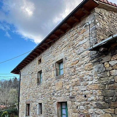 Conjunto de 2 chalets pareados con proyecto visado y licencia para reformar y con parcela de 2000 metros en plena naturaleza