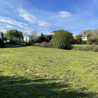 Parcela de 1600 metros apta para edificar vivienda en Pontejos