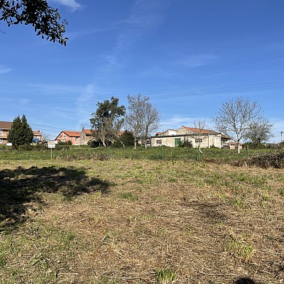 Parcela de 1600 metros apta para edificar vivienda en Pontejos