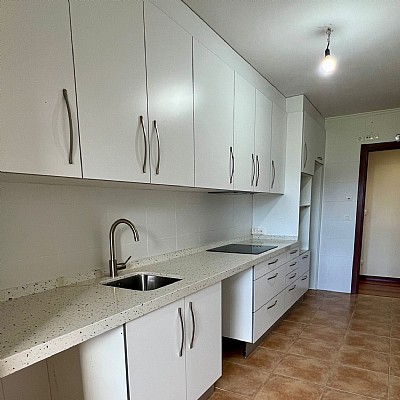 Piso de 3 hab y 1 baño con trastero y 2 plazas de garaje