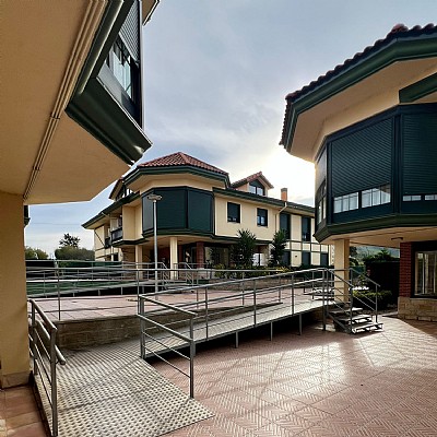 Piso de 3 hab y 1 baño con trastero y 2 plazas de garaje