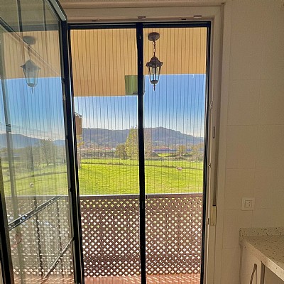 Piso de 3 hab y 1 baño con trastero y 2 plazas de garaje