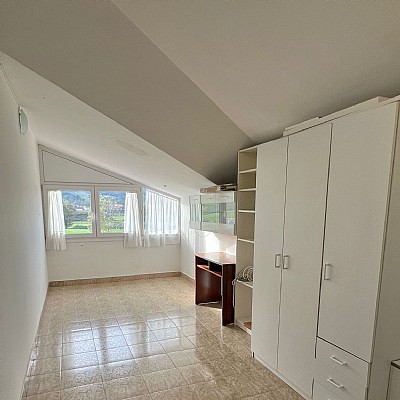 Piso de 3 hab y 1 baño con trastero y 2 plazas de garaje