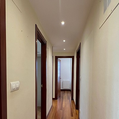 Piso de 3 hab y 1 baño con trastero y 2 plazas de garaje