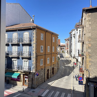 Piso de 3 habitaciones con ascensor y balcón en el centro de Reinosa