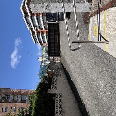Piso de 3 hab y 2 baños con garaje y balcon en Valdenoja