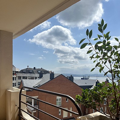Piso de 3 hab y 2 baños con garaje y balcon en Valdenoja