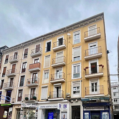 Local a pie de calle en zona prime en el centro de Santander