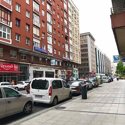 Local comercial en plena calle Castilal ideal para negocio