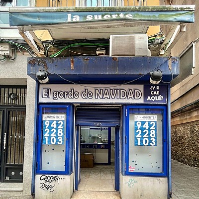 Local a pie de calle en zona prime en el centro de Santander