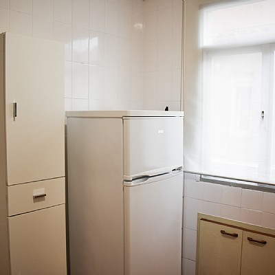 Alquiler TEMPORAL (hasta junio 2022). Piso amplio con 3 habitaciones dobles en centro de Santander