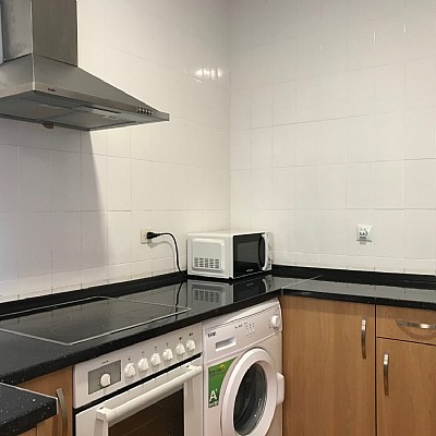 Alquiler TEMPORAL (hasta junio 2022). Piso amplio con 3 habitaciones dobles en centro de Santander