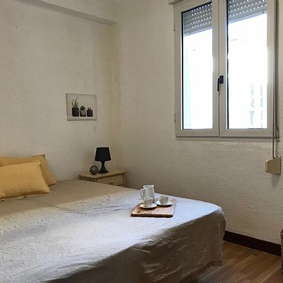 Alquiler TEMPORAL (hasta junio 2022). Piso amplio con 3 habitaciones dobles en centro de Santander
