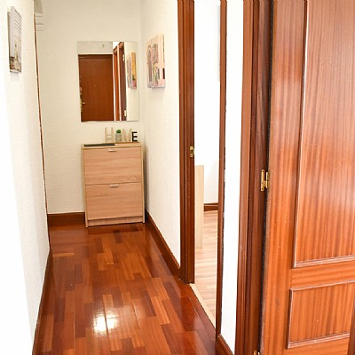 Alquiler TEMPORAL (hasta junio 2022). Piso amplio con 3 habitaciones dobles en centro de Santander
