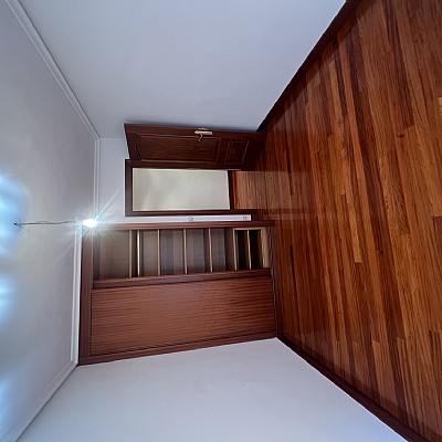 Piso de 138 metros, con ascensor, 4 habitaciones dobles, salón con balcon y 2 baños con ventana en el centro de Santander. 