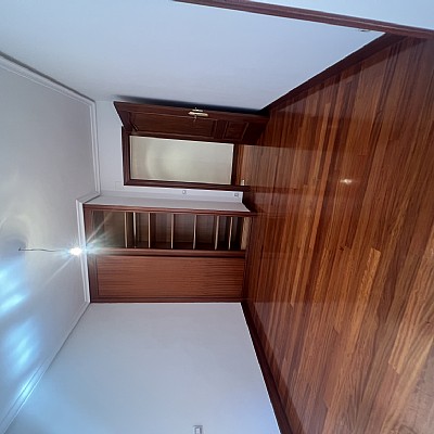 Piso de 138 metros, con ascensor, 4 habitaciones dobles, salón con balcon y 2 baños con ventana en el centro de Santander. 