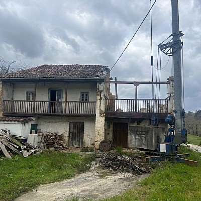 Conjunto de 2 chalets pareados con proyecto visado y licencia para reformar y con parcela de 2000 metros en plena naturaleza