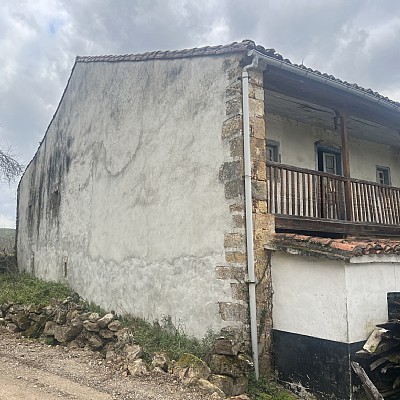 Conjunto de 2 chalets pareados con proyecto visado y licencia para reformar y con parcela de 2000 metros en plena naturaleza